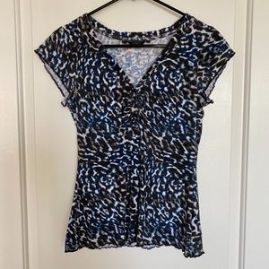 Guess v-neck leo animal print t-shirt Sz M